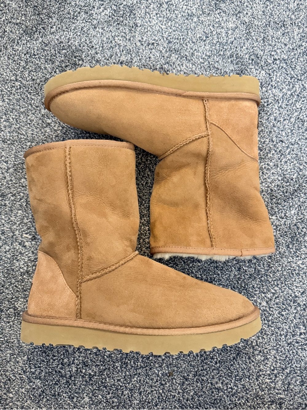 Men’s UGG classic short chestnut boot. Size 9 - Picture 5 of 8